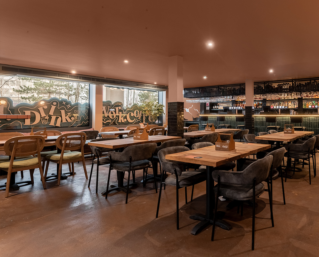 Relaxed seating at Elle's